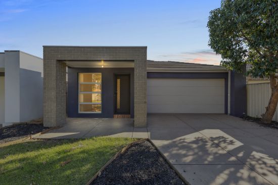 48 Edenbrook Circuit, Pakenham, Vic 3810