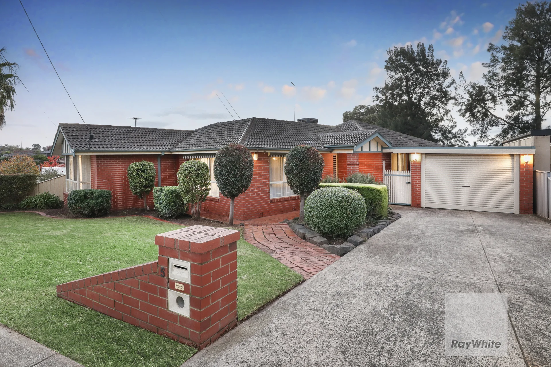5 Castleton Court, Gladstone Park, Vic 3043