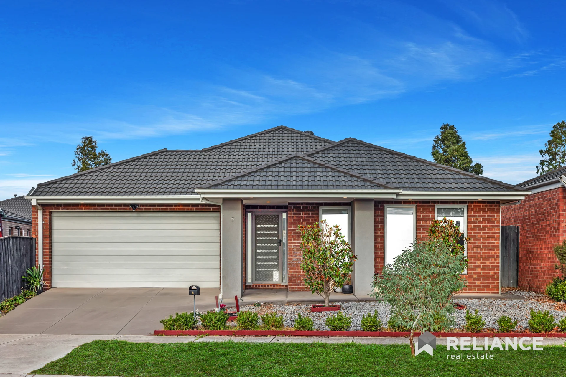 5 Edwin Close, Manor Lakes, Vic 3024