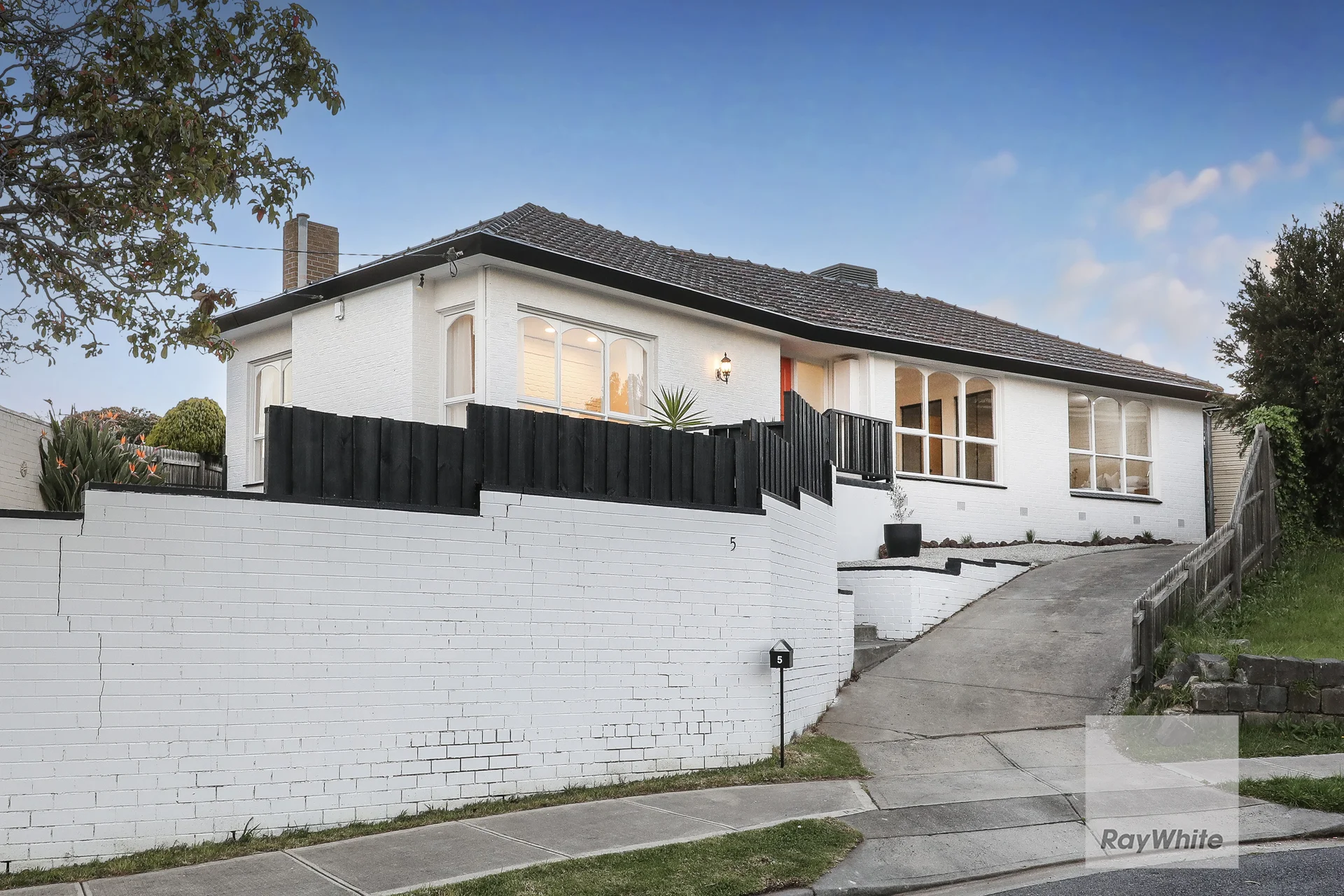 5 Forest Court, Gladstone Park, Vic 3043
