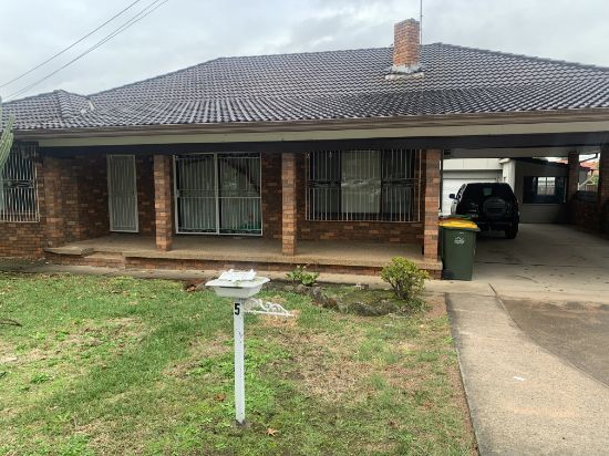 5 Guthega Place, Bossley Park, NSW 2176