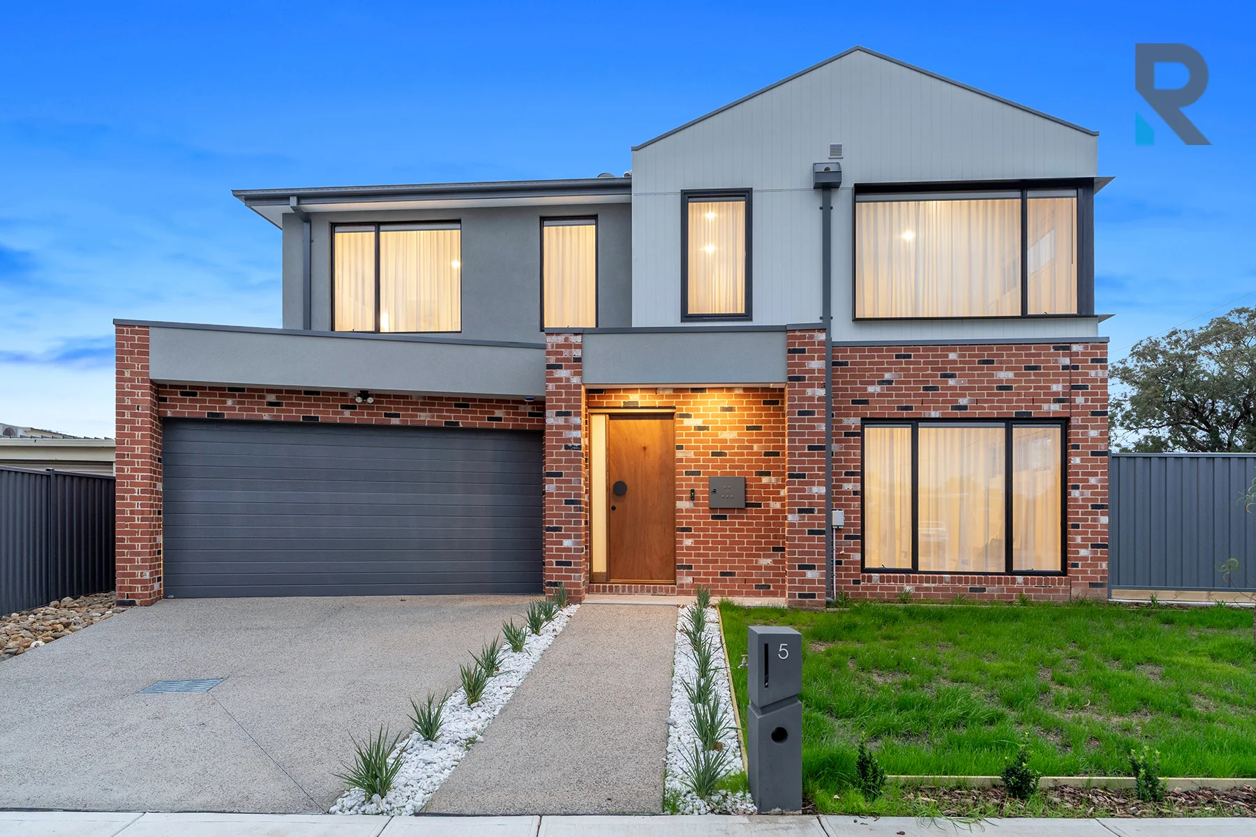 5 Harcourt Crescent, Gladstone Park, Vic 3043