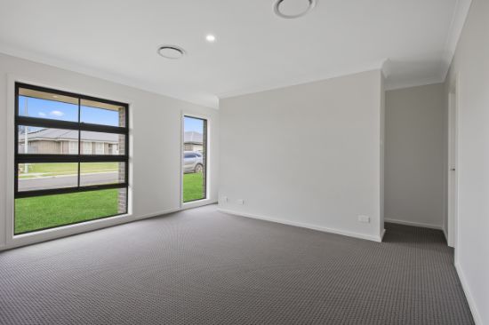 5 Highland Crescent, Thirlmere, NSW 2572