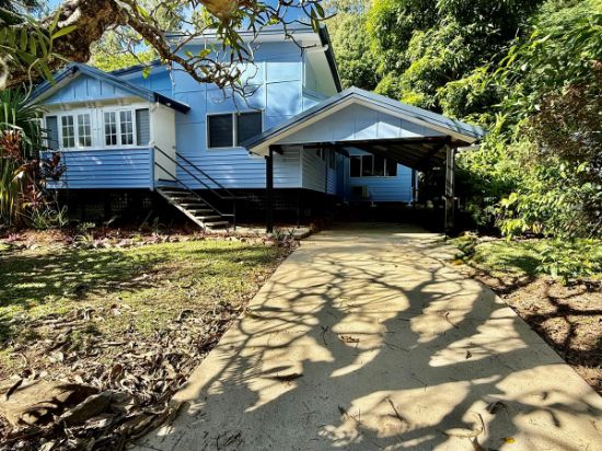5 Holmes street, Stratford, Qld 4870