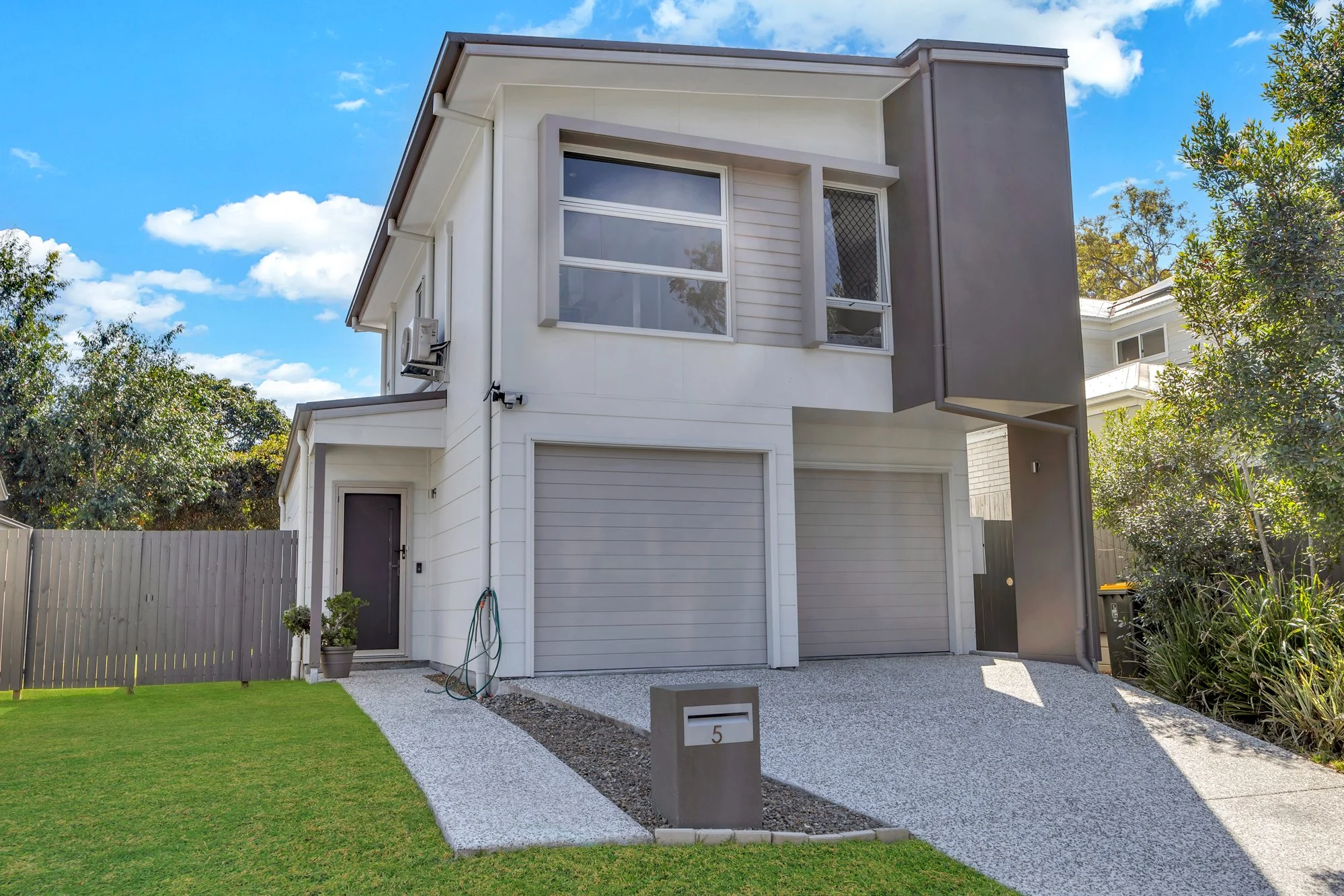 5 Lakes Edge Lane, Ellen Grove, Qld 4078