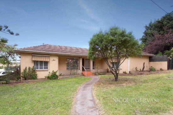 5 Loeman Street, Strathmore, Vic 3041