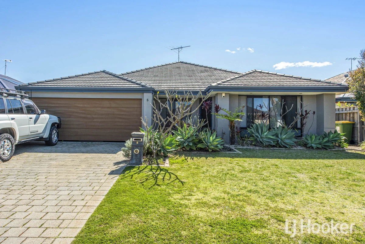 5 Marsdenia Road, Halls Head, WA 6210