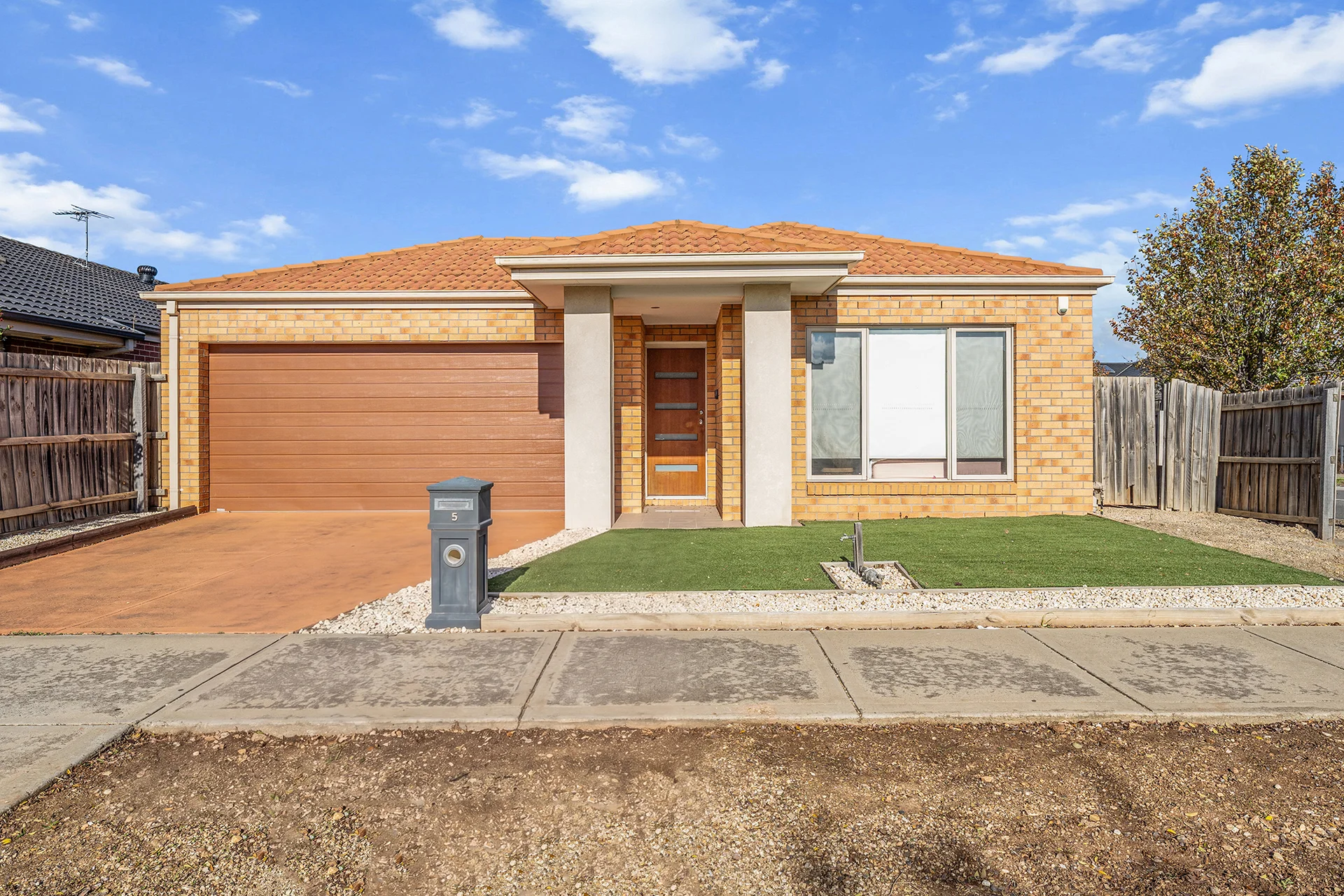 5 Royale Drive, Fraser Rise, Vic 3336