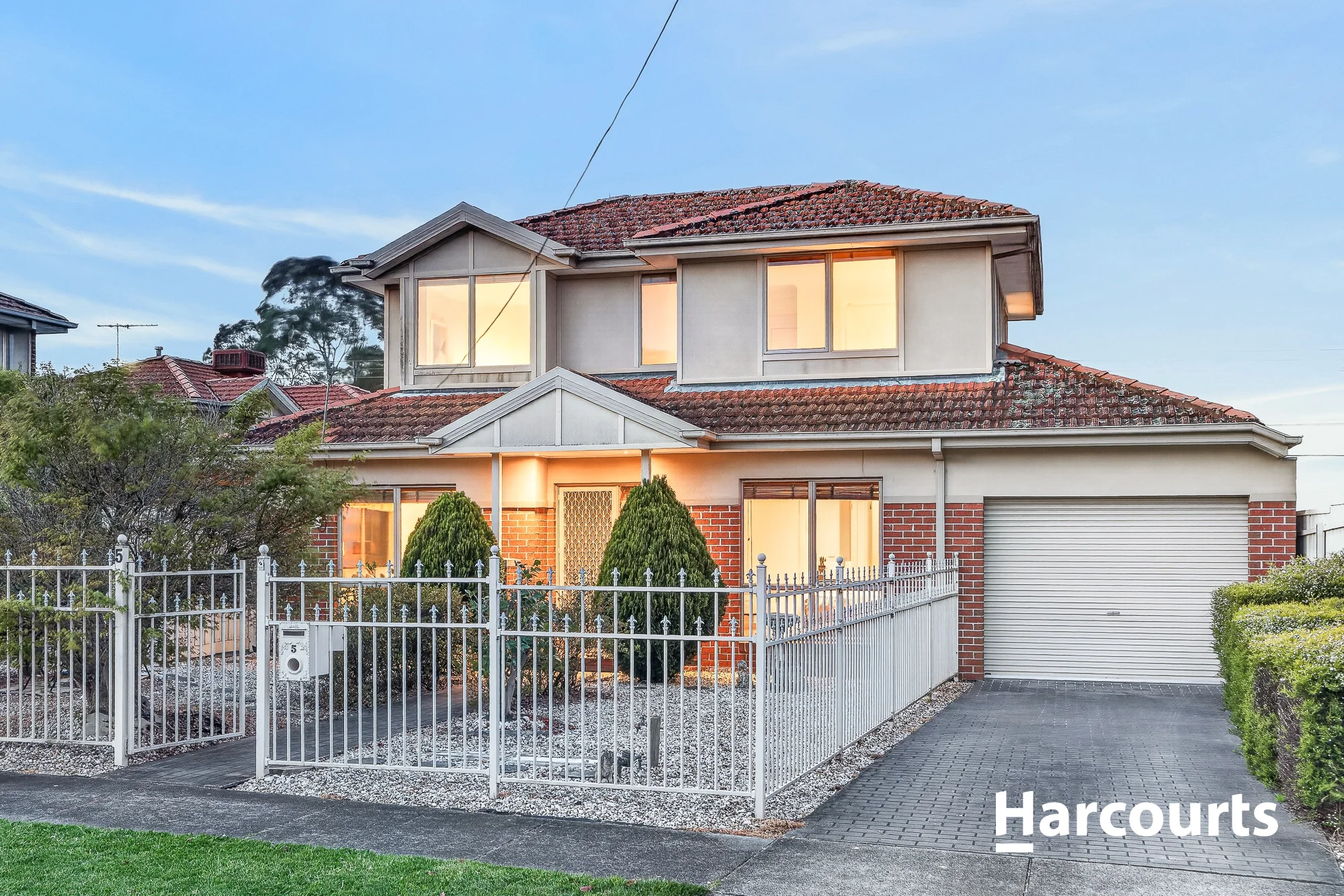5 Travers Crescent, Burwood East, Vic 3151