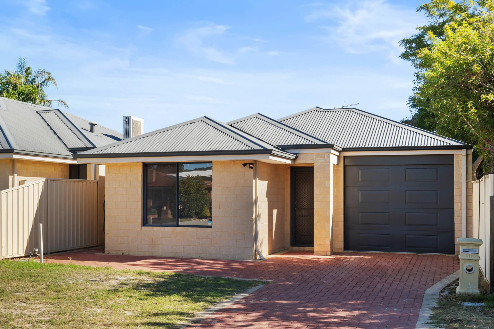 5 Ward Cresent, Kelmscott, WA 6111