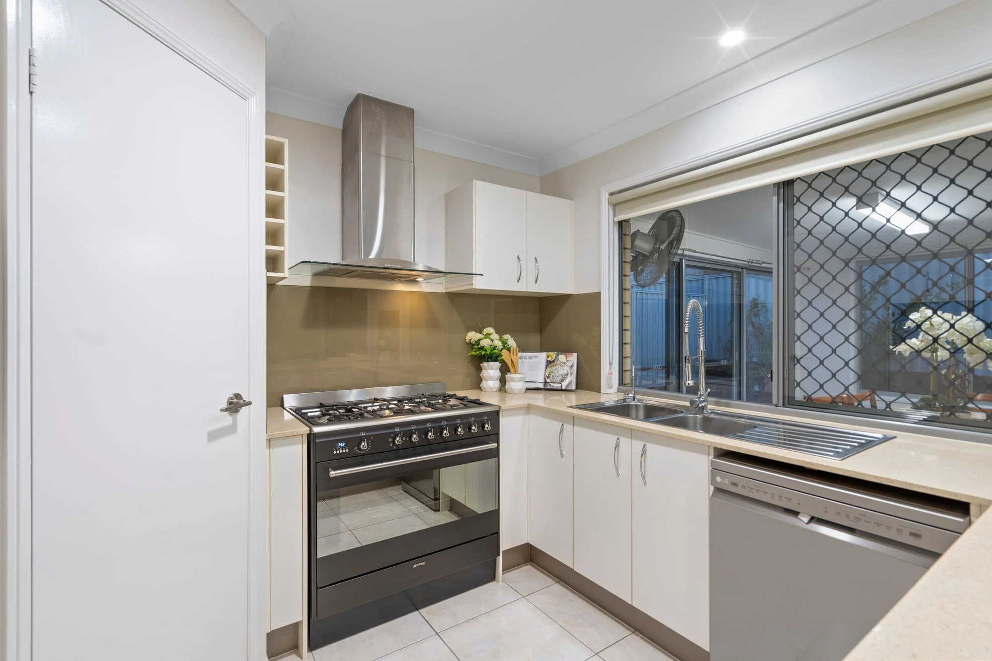5 William Close, Doolandella, Qld 4077