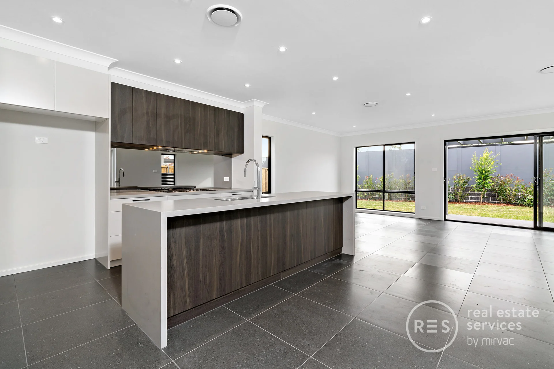 52 Spinnaker Drive, Moorebank, NSW 2170