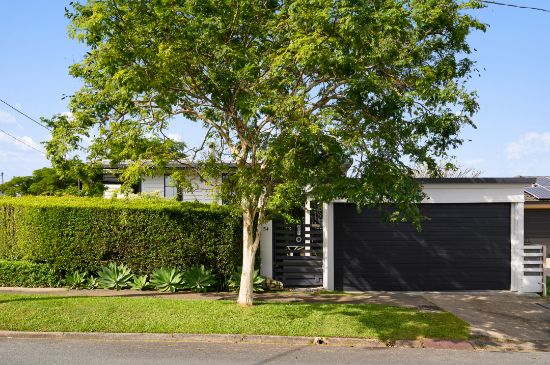 54 Deakin Avenue, Southport, Qld 4215