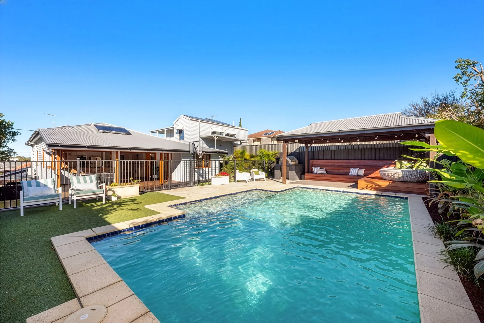 56 Kennington Road, Camp Hill QLD 4152