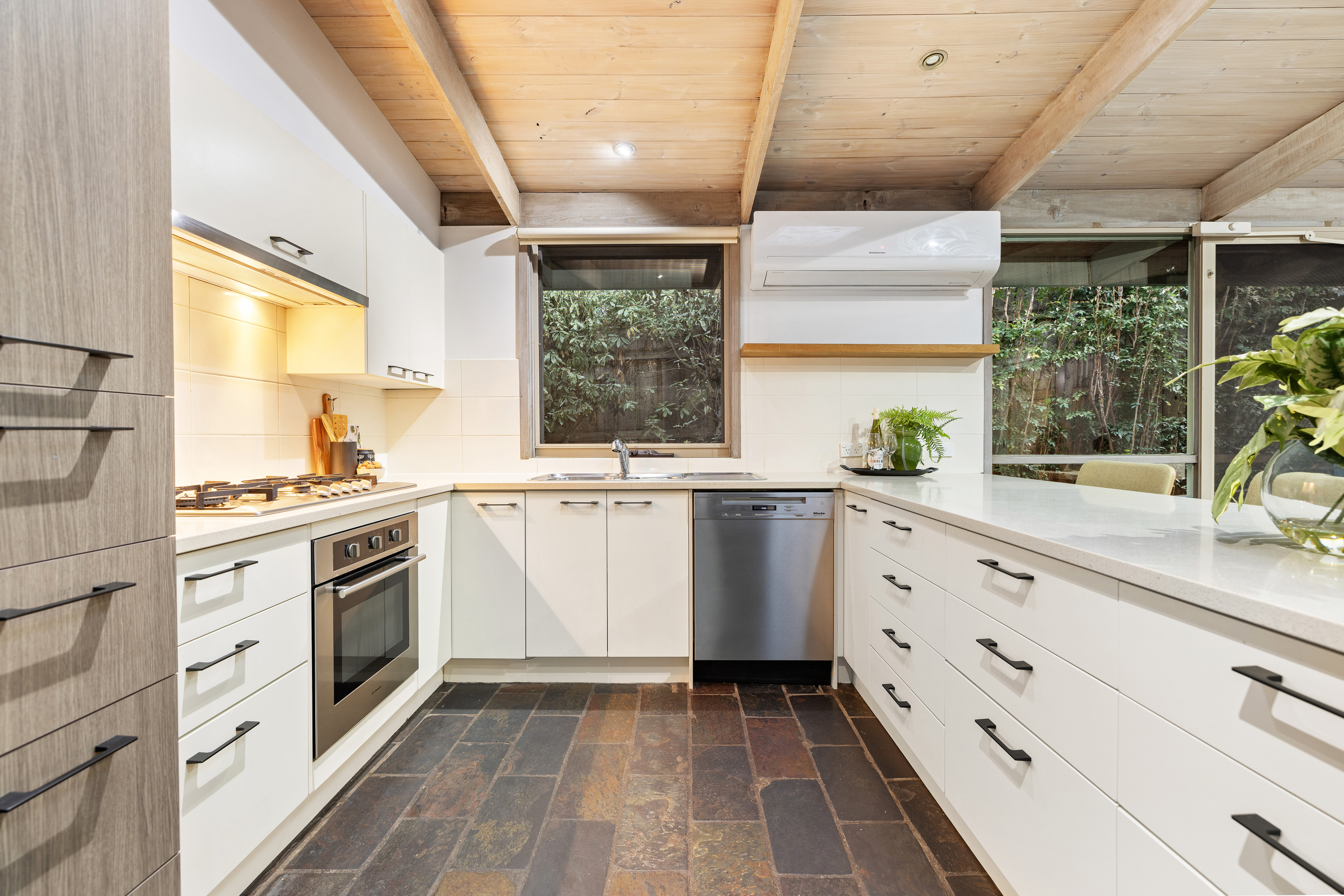 6 Alex Avenue, Wheelers Hill, Vic 3150 6 Alex Avenue, Wheelers Hill, Vic 3150