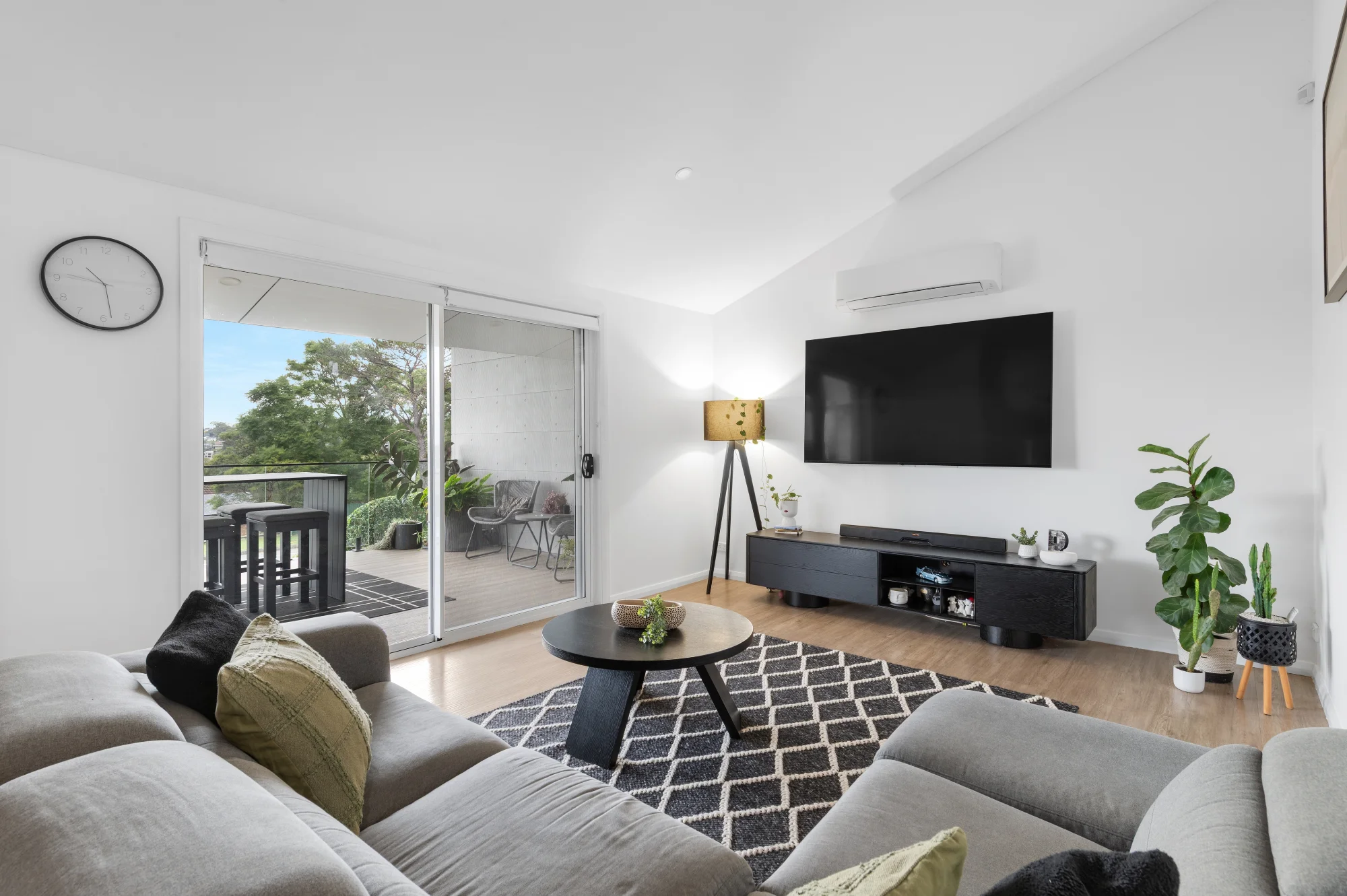 6 Argyle Place, Unanderra, NSW 2526