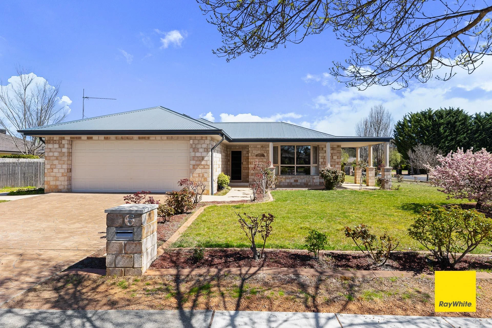 6 Birch Drive, Bungendore NSW 2621