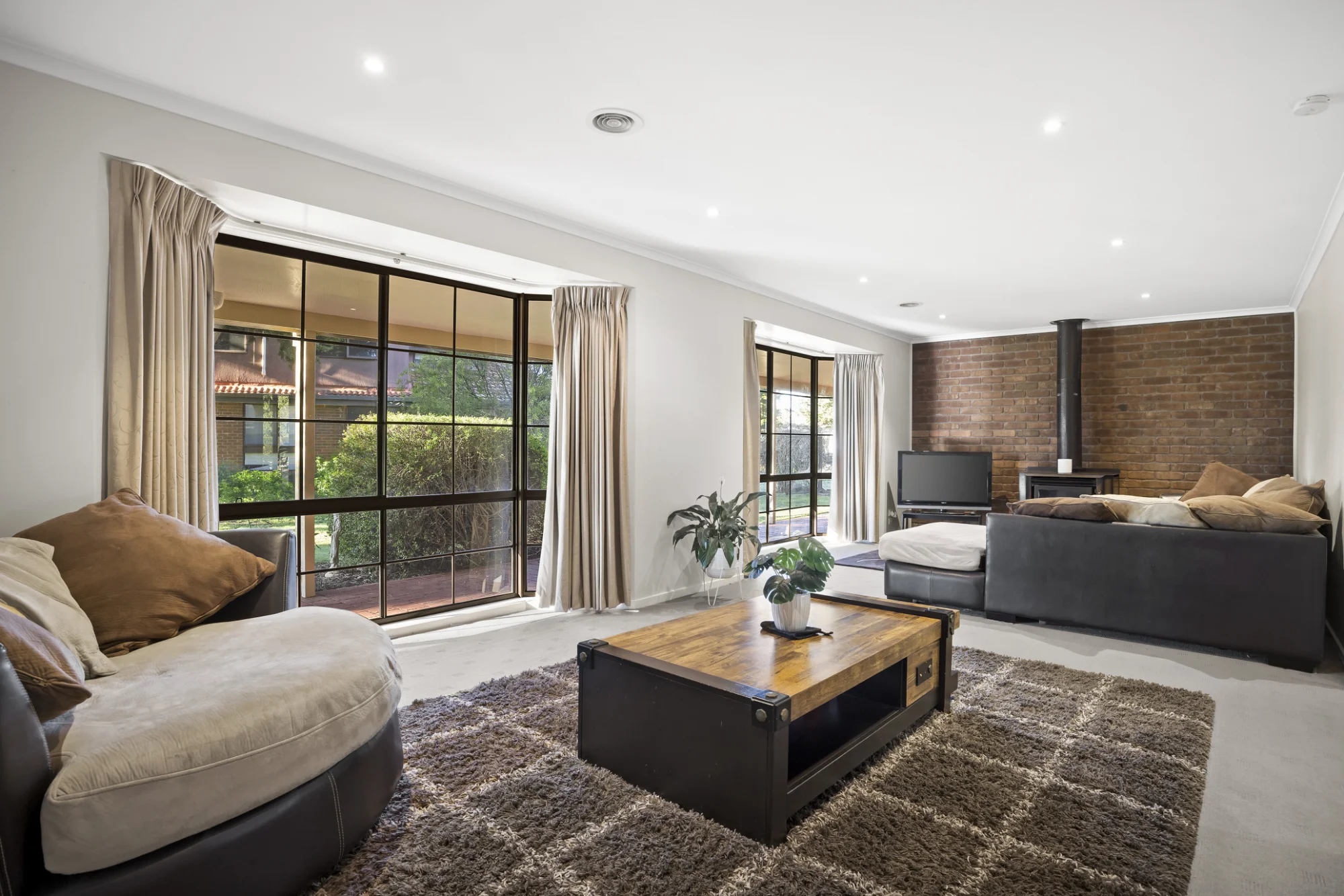 6 Bowkett Close, Romsey, Vic 3434