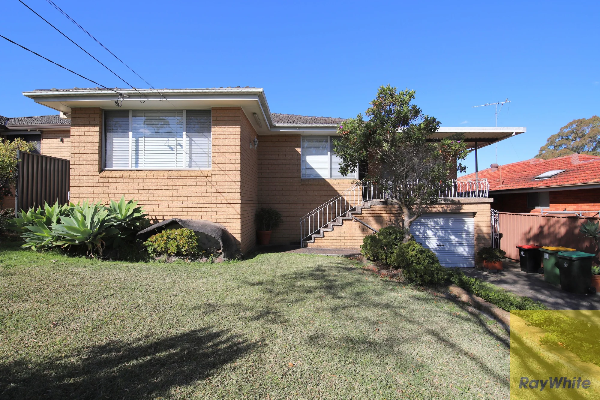 6 Cumberland Avenue, Georges Hall NSW 2198