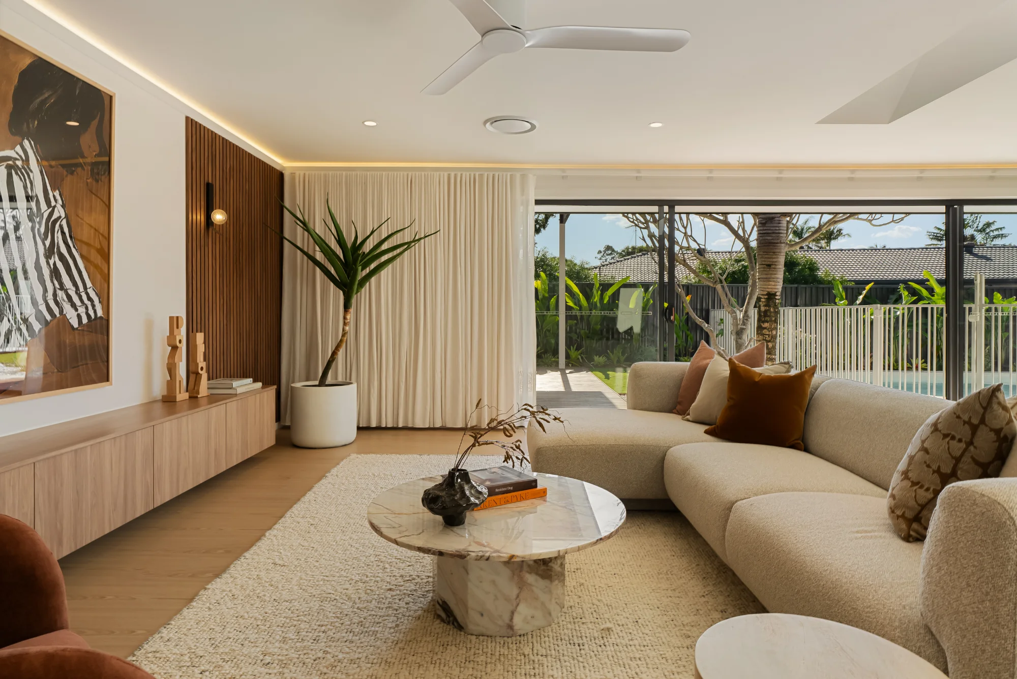 6 Hixson Court, Mermaid Waters, Qld 4218