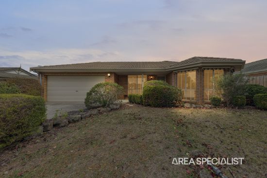 6 Holt Place, Pakenham, Vic 3810