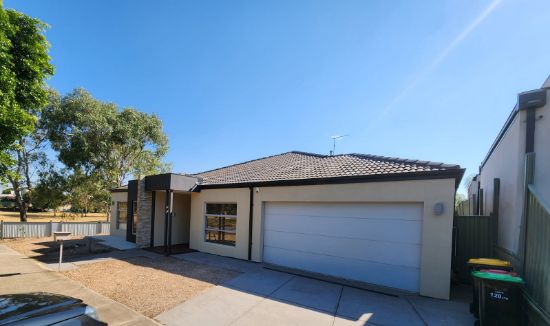 6 KUNUKA CIRCUIT, Caroline Springs, Vic 3023
