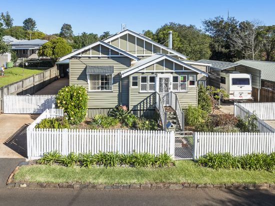 6 McCook Street, South Toowoomba, Qld 4350