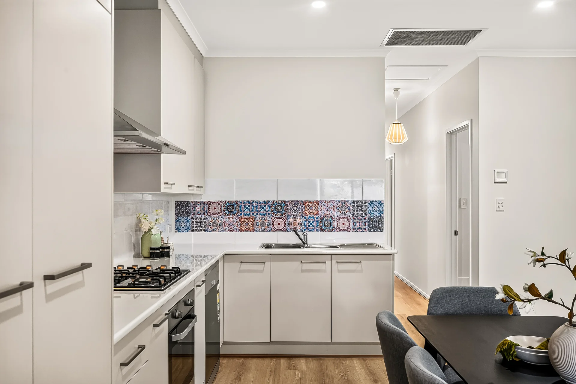 6 Ragless Avenue, Park Holme, SA 5043