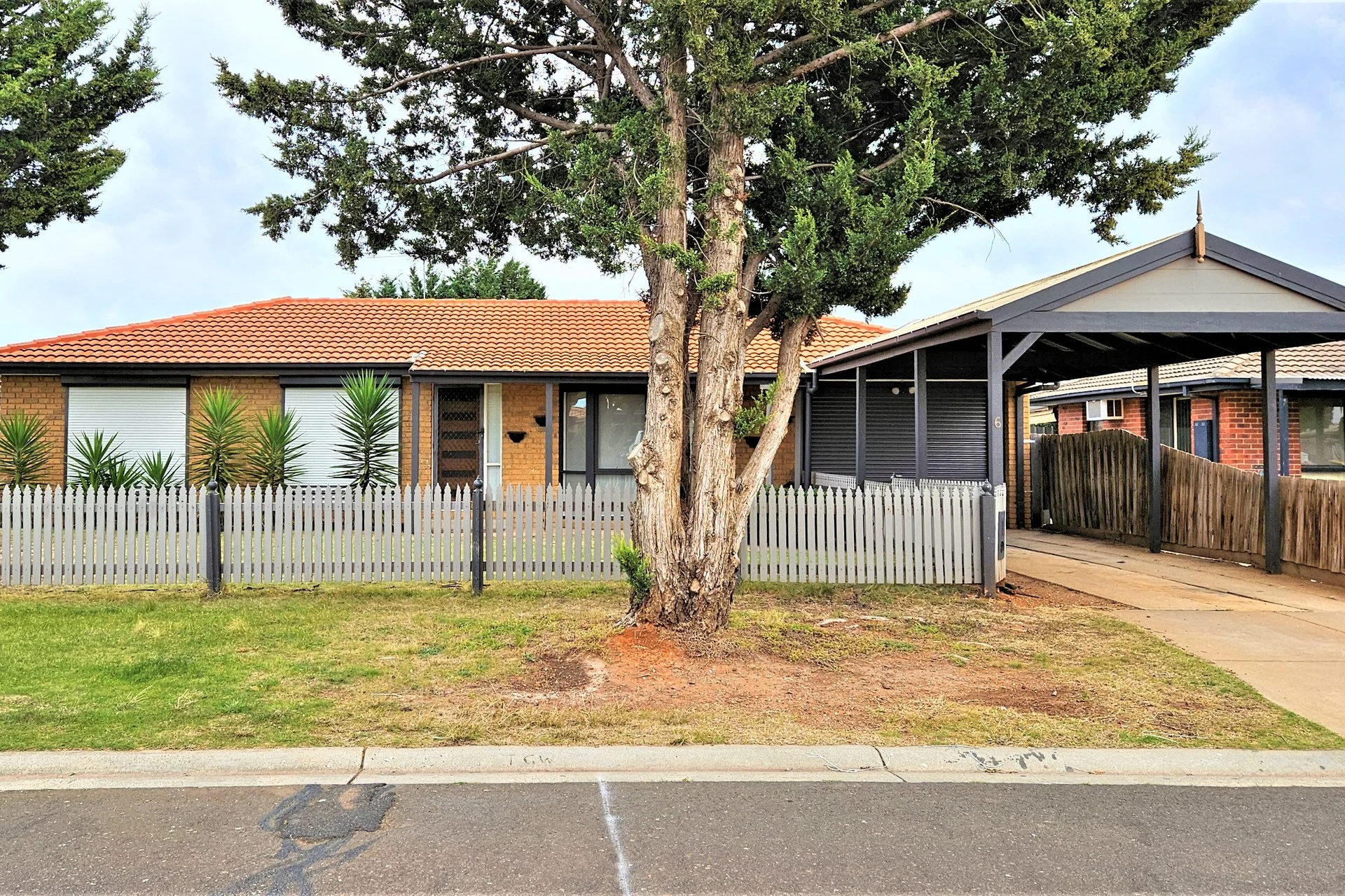 6 Strachan Place, Melton South, Vic 3338