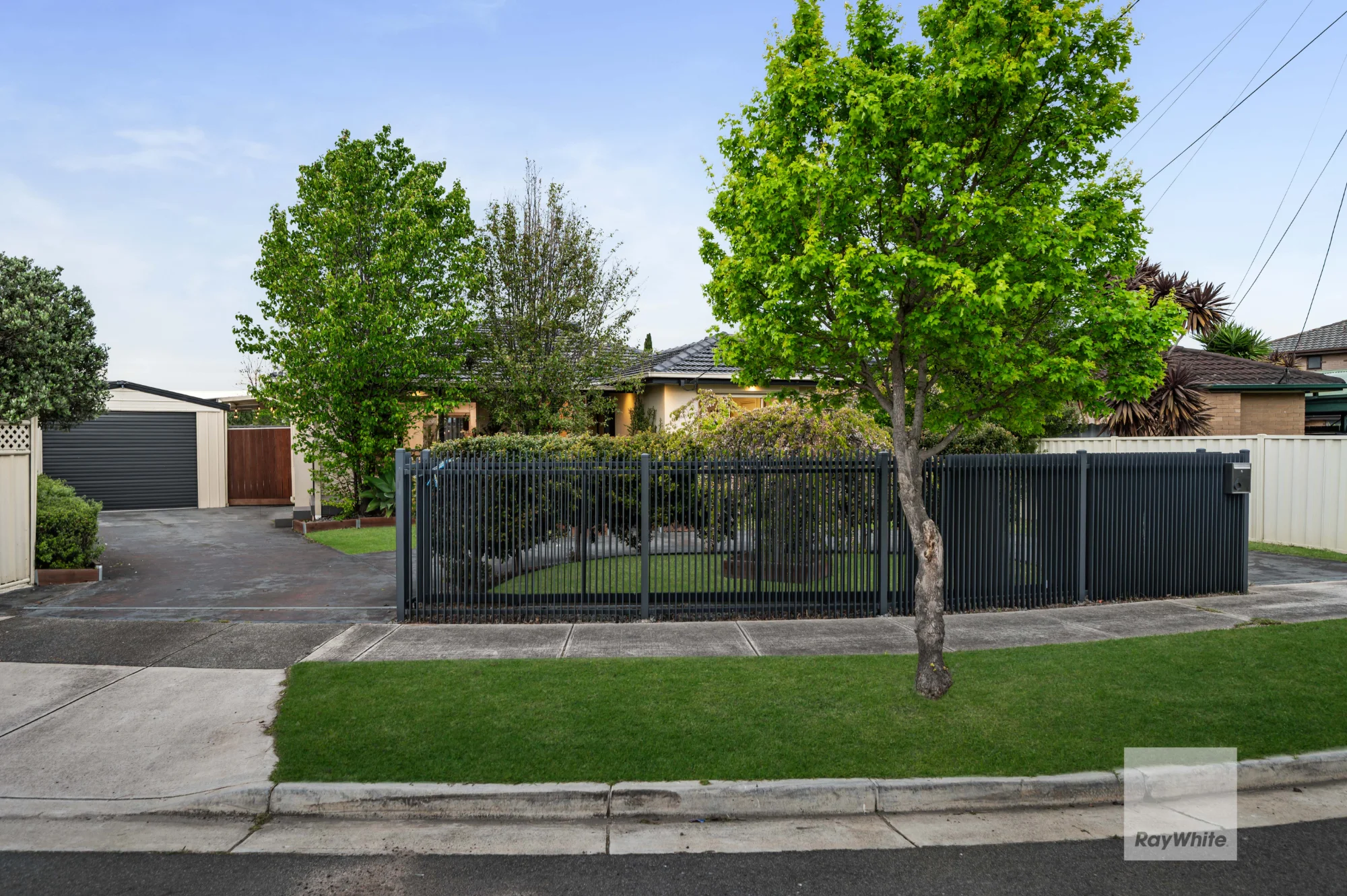 6 Sutton Close, Gladstone Park, Vic 3043