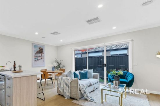 67 Greenpoint Dr, Rockbank, Vic 3335