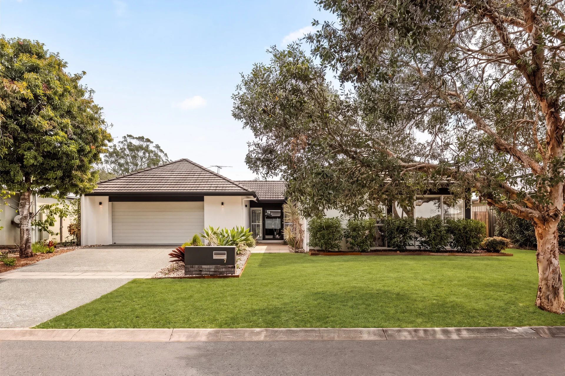 7 Hawksbury Crescent, Wakerley, Qld 4154