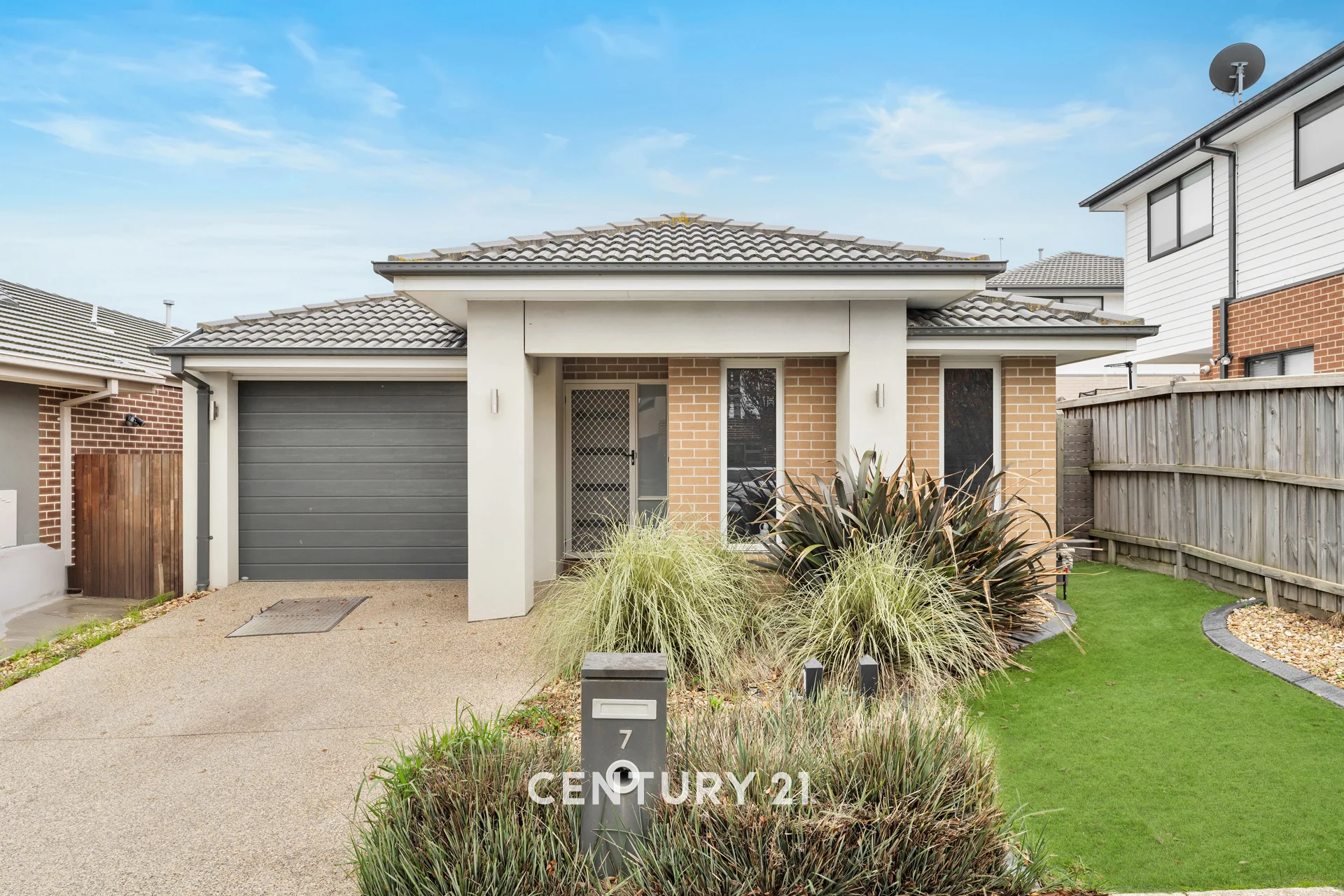 7 Hut Road, Clyde North, Vic 3978