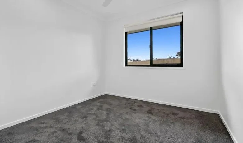 7 Scarlet Moon Court, Southside, Qld 4570