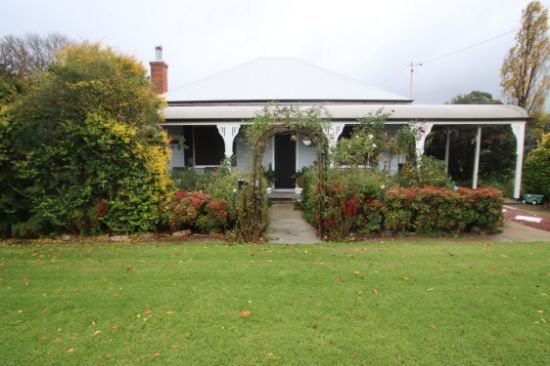 70 Margetts Street, Wallangarra, Qld 4383