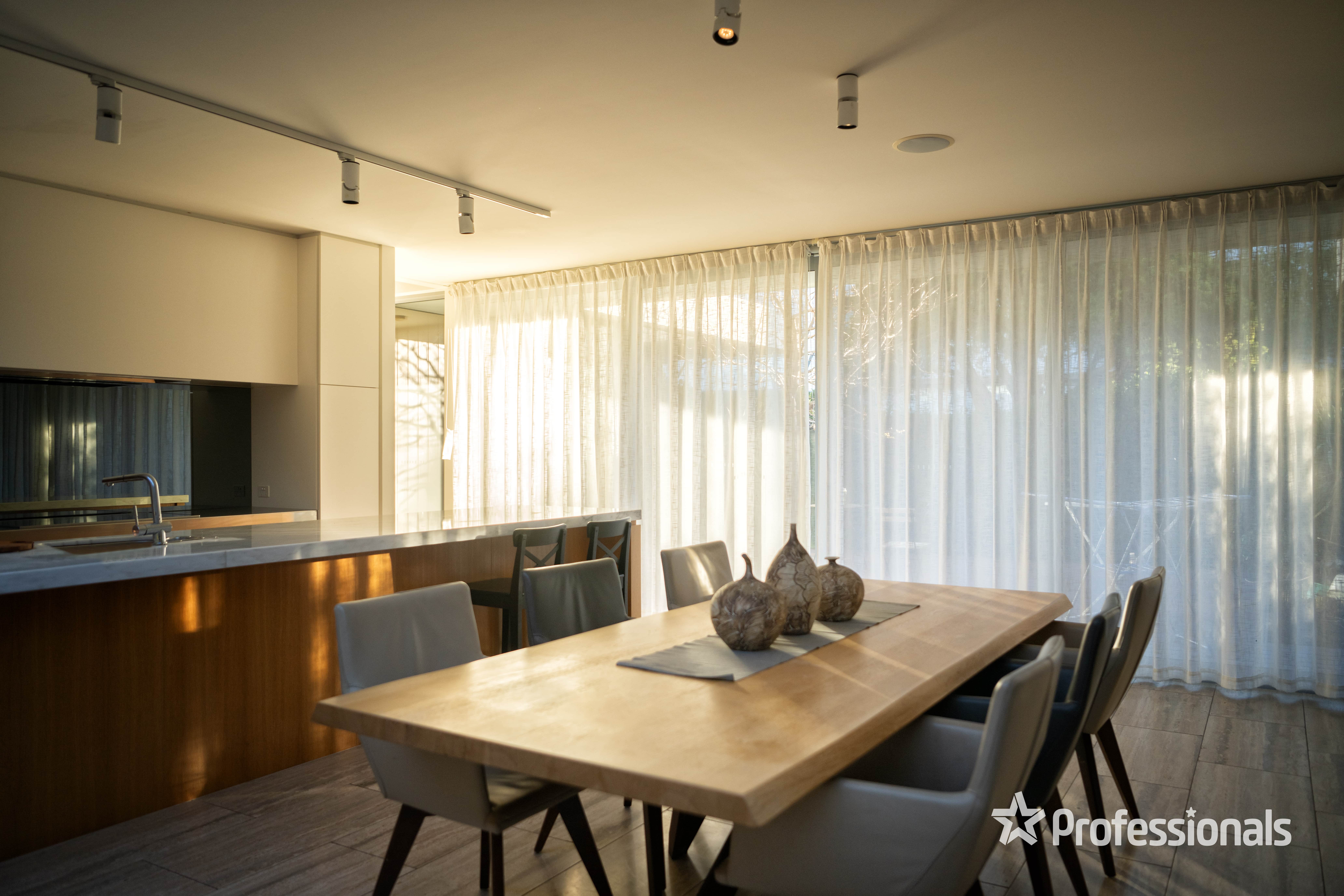 734 Hampton Street, Brighton, Vic 3186 734 Hampton Street, Brighton, Vic 3186