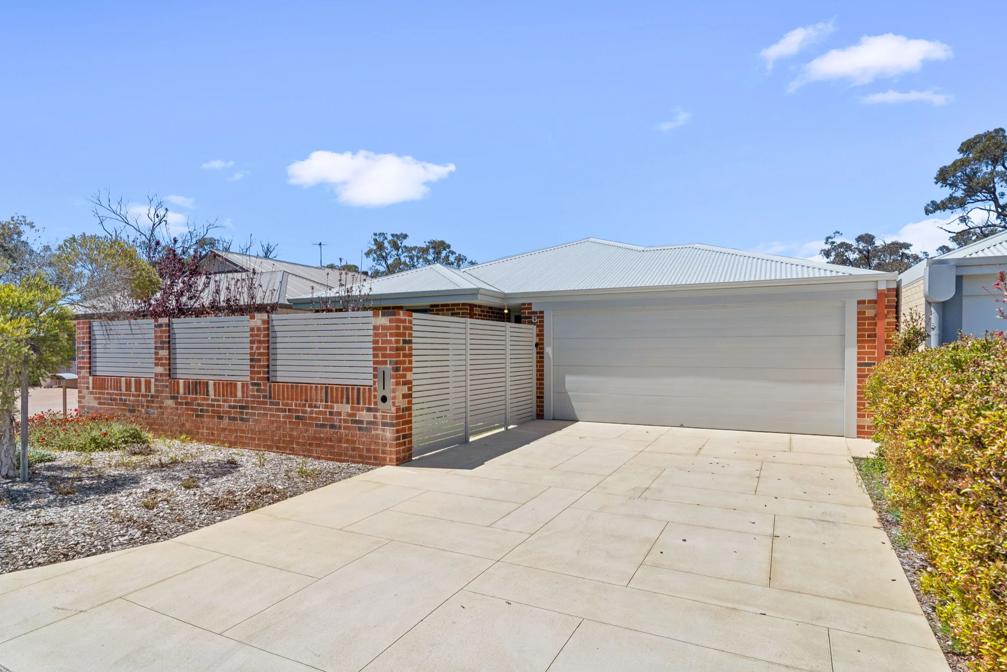 8 Blanche Crescent, Lakelands, WA 6180