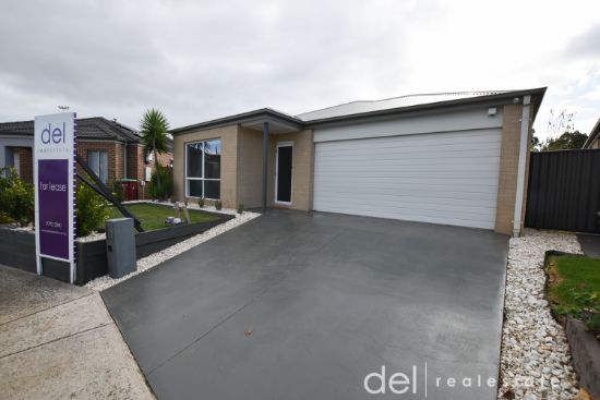 8 Camolina Way, Clyde North, Vic 3978