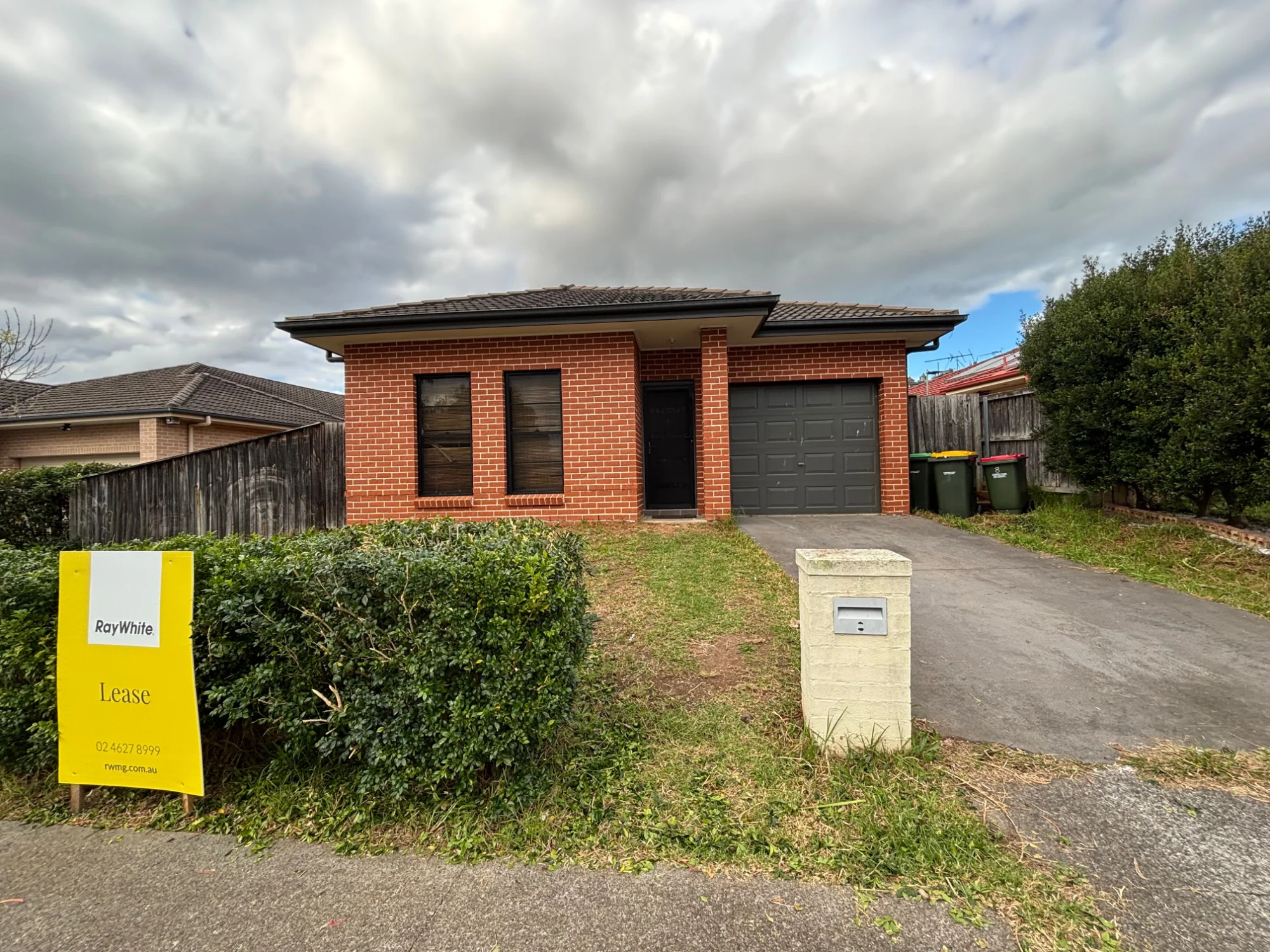 8 Carruthers Street, Minto NSW 2566