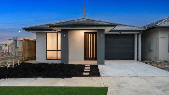 8 Ecurb Street, Clyde North, Vic 3978