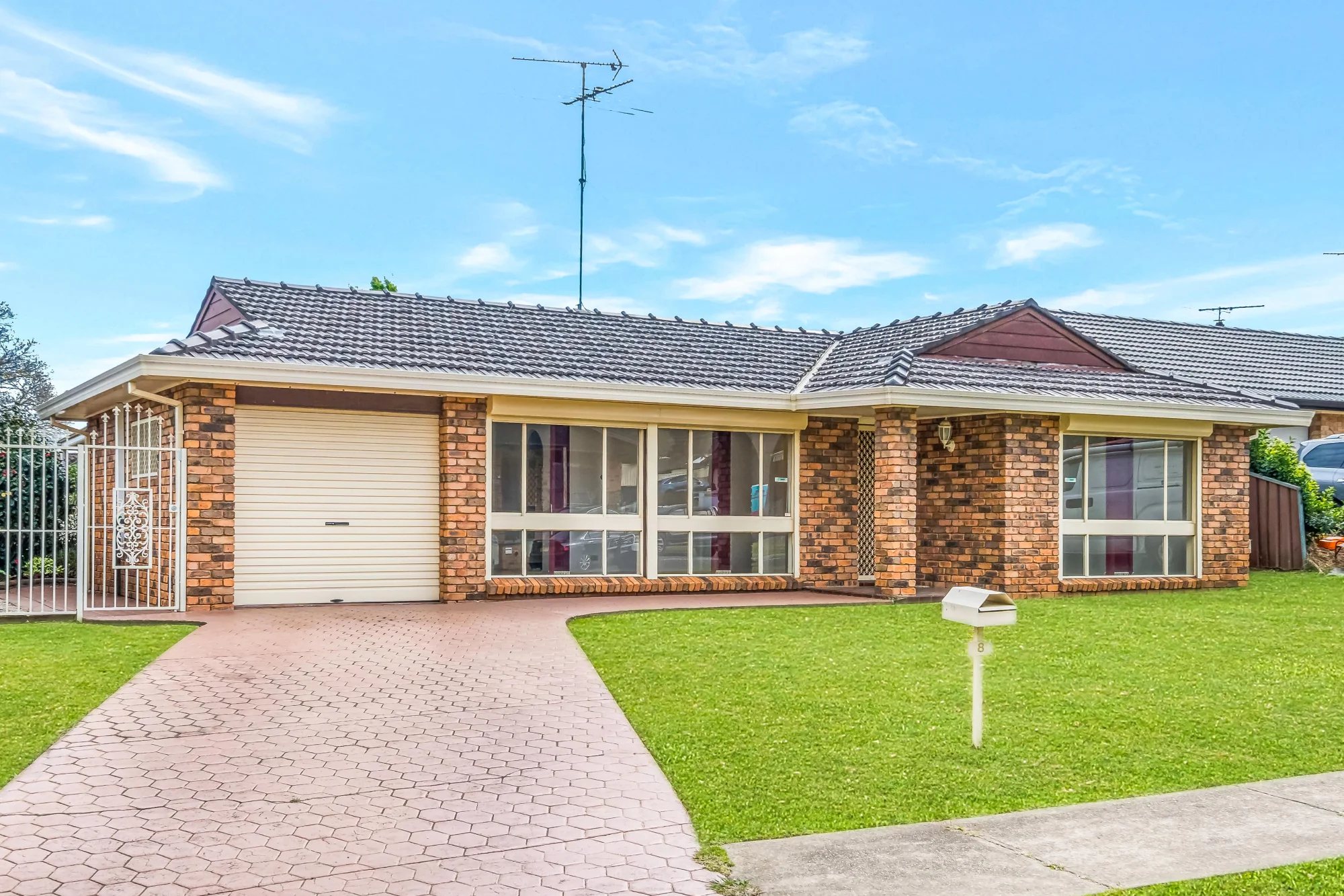 8 Flinders Crescent, Hinchinbrook, NSW 2168