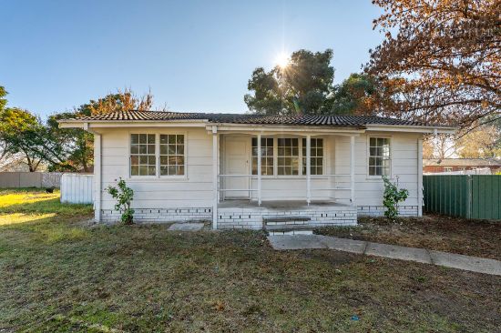 8 Kenny Place, Tolland, NSW 2650