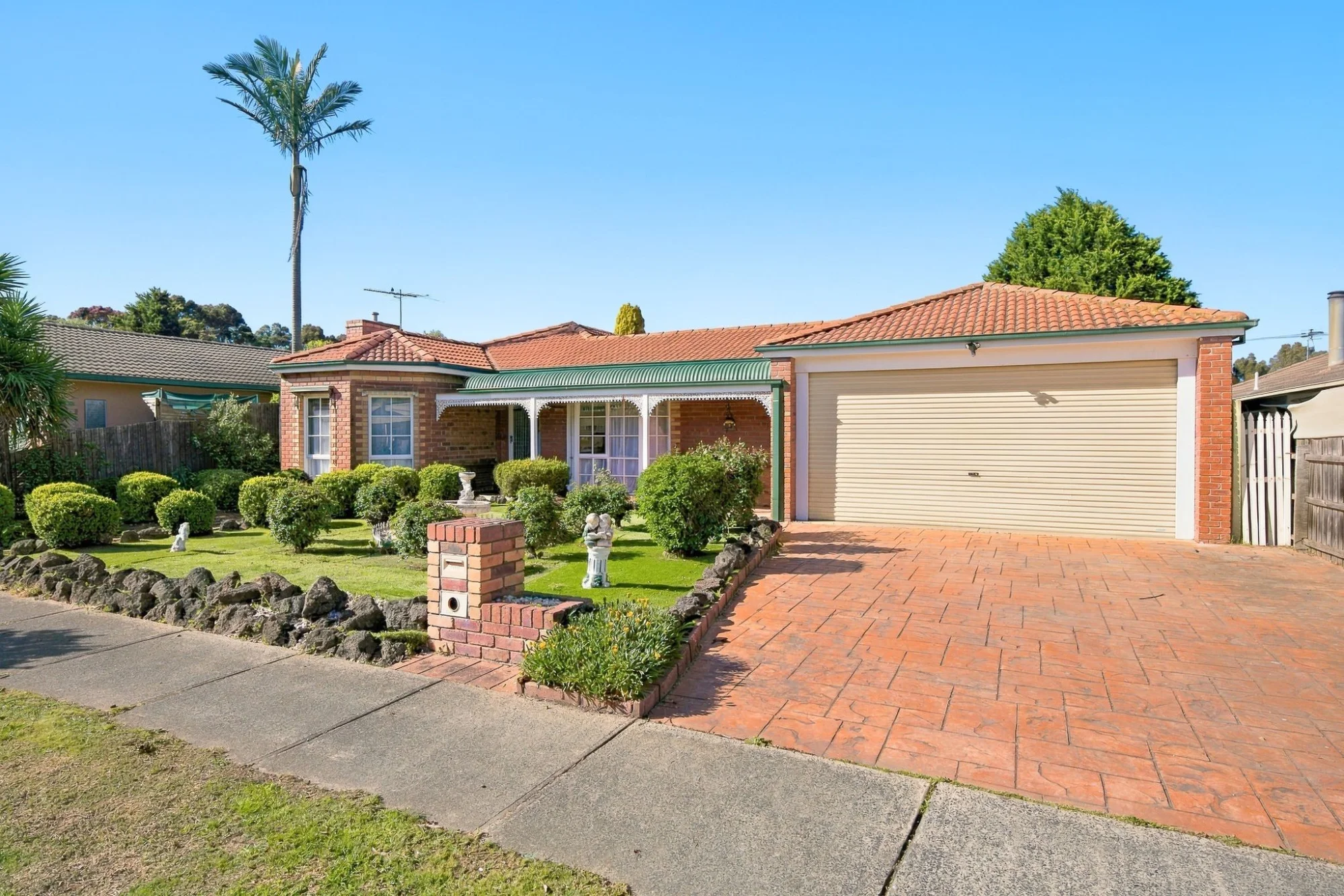 8 Kibo Court, Cranbourne North VIC 3977