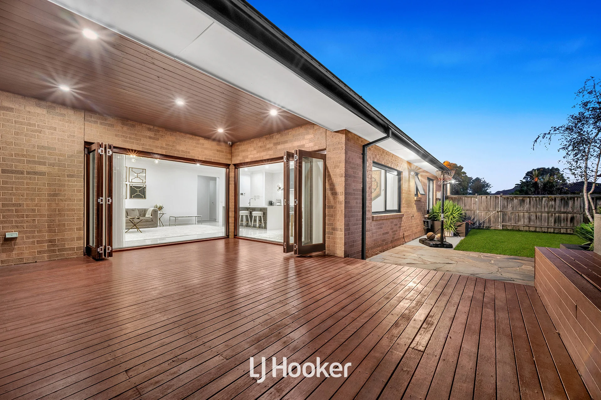 8 Mallett Grove, Lyndhurst, Vic 3975
