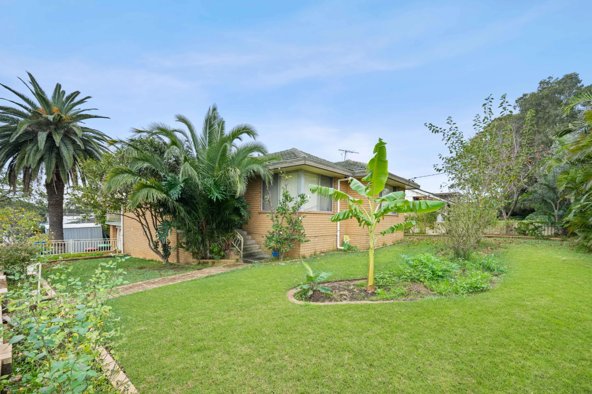 8 Sevenoaks Crescent, Bass Hill, NSW 2197