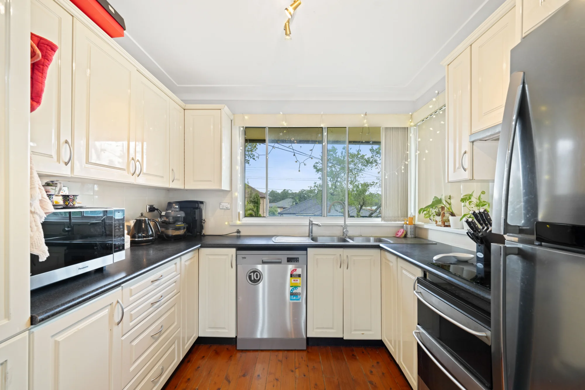 8 Sevenoaks Crescent, Bass Hill, NSW 2197