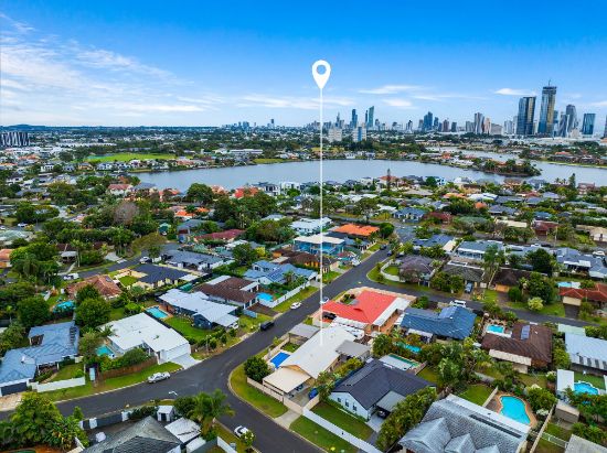 8 Southerly Street, Mermaid Waters, Qld 4218