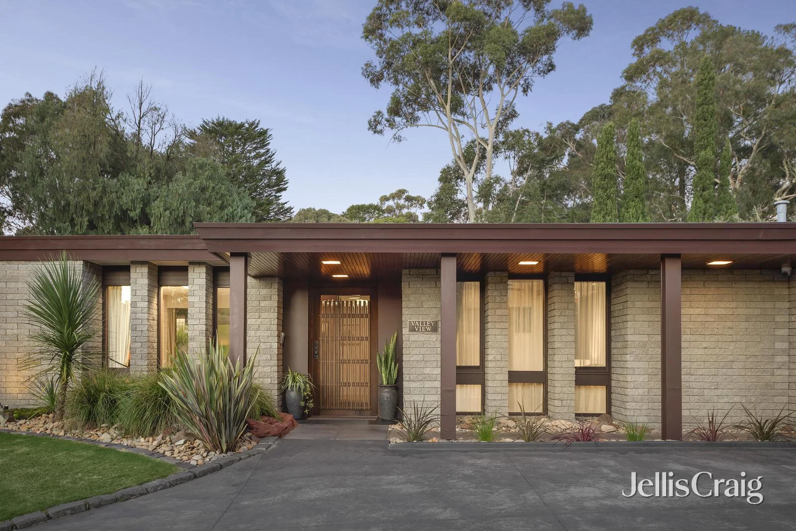 8 Tandarook Crescent, Donvale, Vic 3111