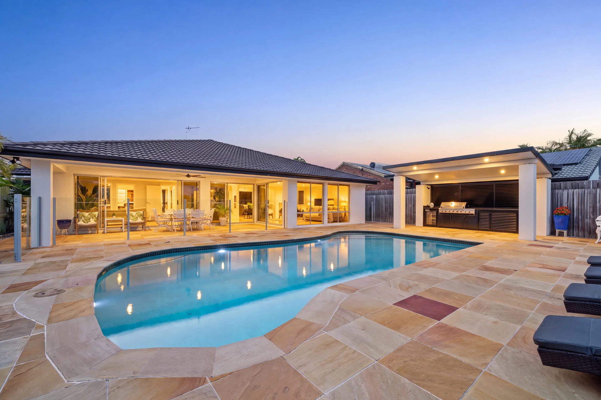 8 Winch Court, Mermaid Waters, Qld 4218
