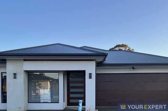 8 Zebu Drive, Clyde North, Vic 3978